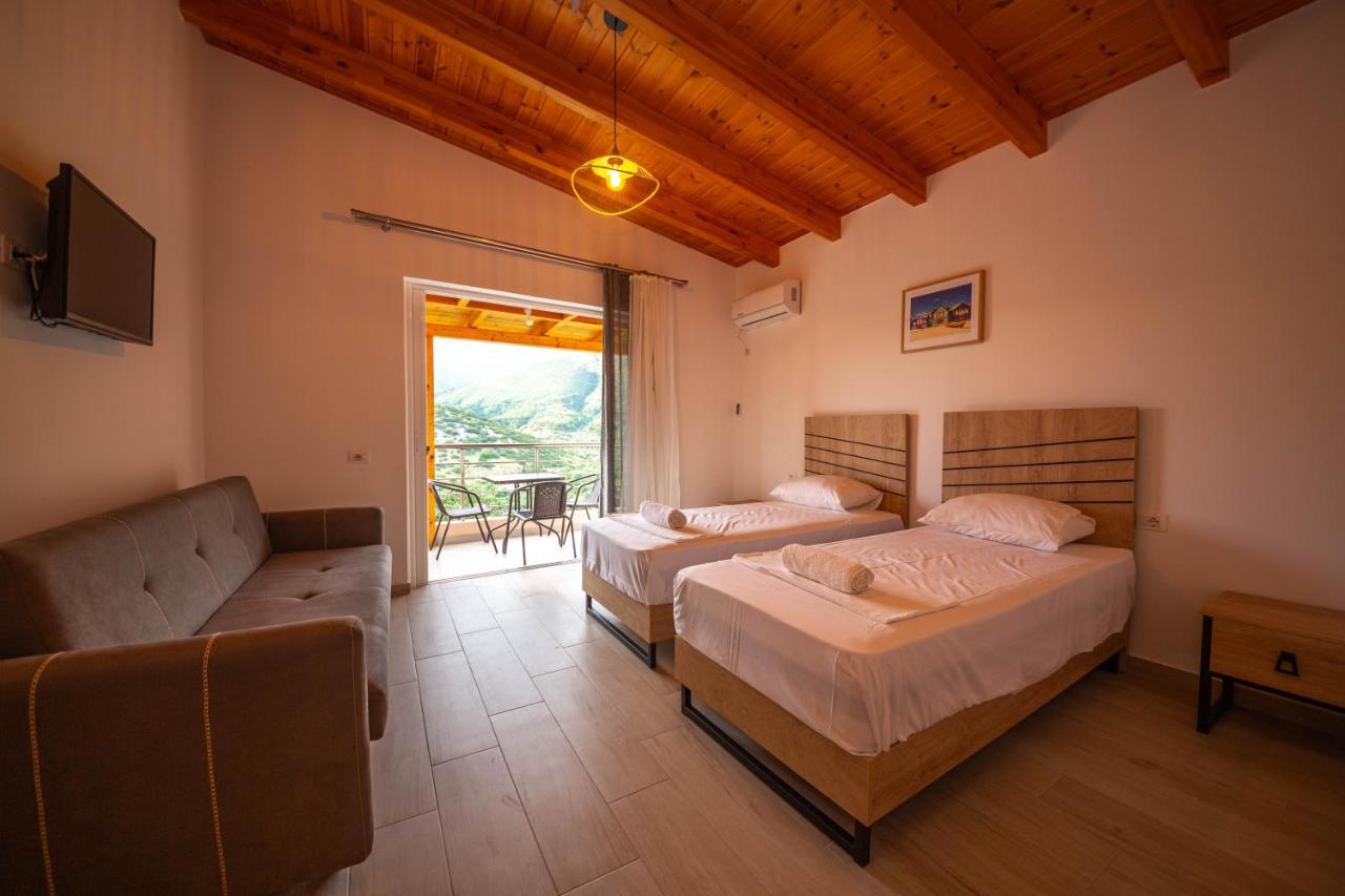 Villa Rondo Himare Exterior photo