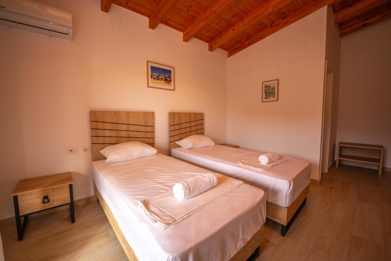 Villa Rondo Himare Exterior photo