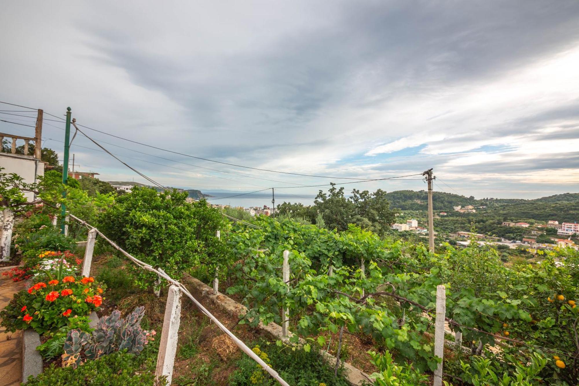 Villa Rondo Himare Exterior photo